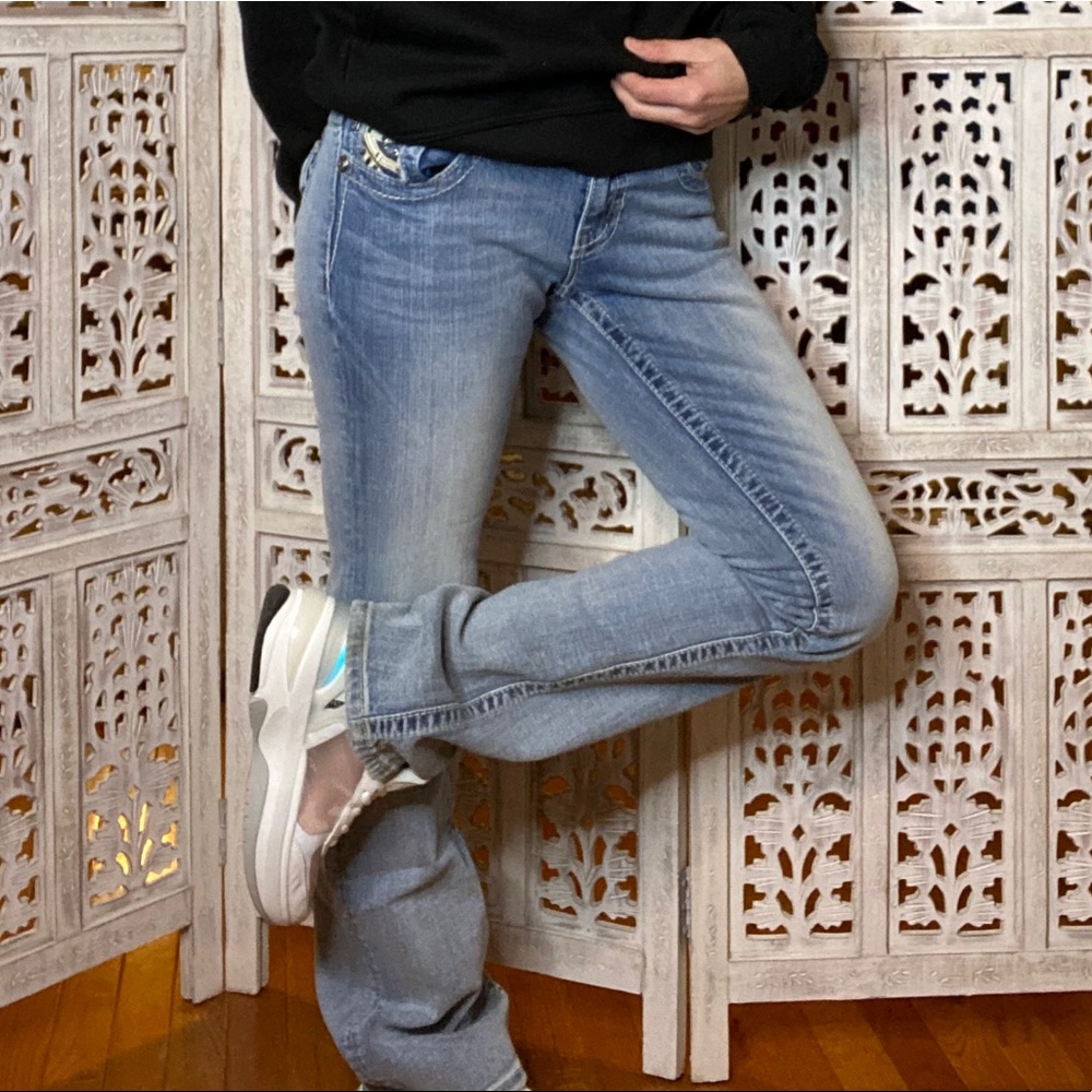 Miss Me boot cut beautiful jeans sz 28